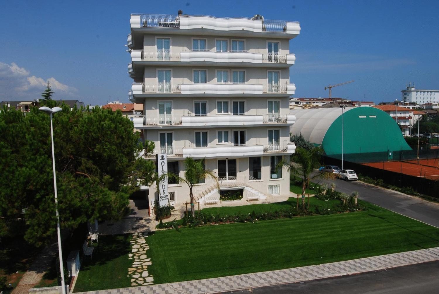 Olympus Resort Alba Adriatica Eksteriør billede
